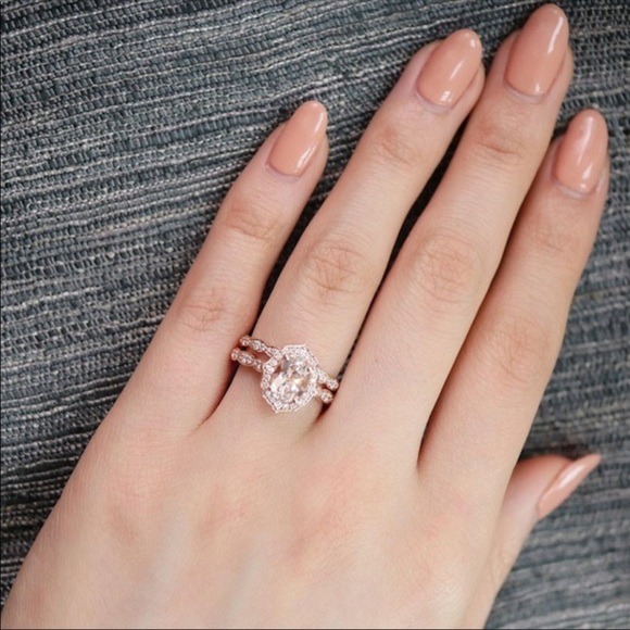 Jewelry - Last one! Lovely Rose Gold Ring Set